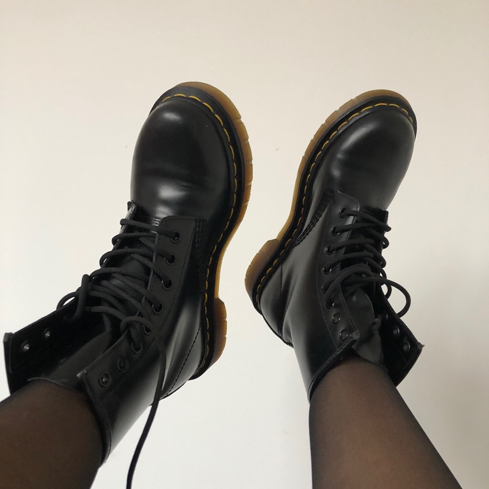 Dr. Martens 8 Eye 1460 Pascal black boots